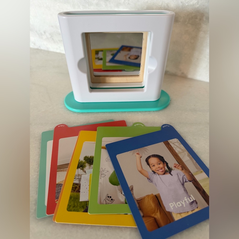 Lovevery | Wooden Emotion Peg Dolls & Emotion Match Mirror & Card Set - Picture 7 of 7
